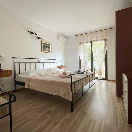 Mare 3* Supetar